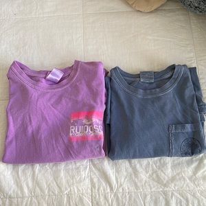 2 T-shirts